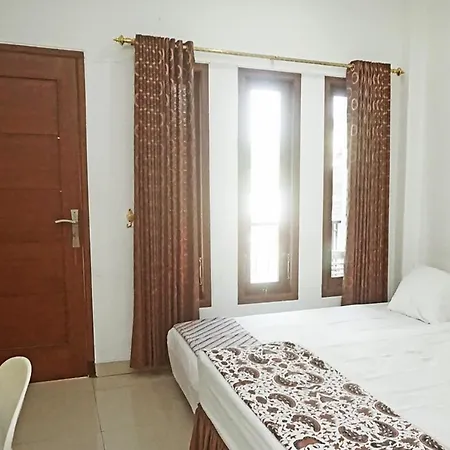Andelis Homestay Yogyakarta Exterior photo