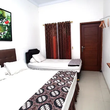 Andelis Homestay Yogyakarta Exterior photo
