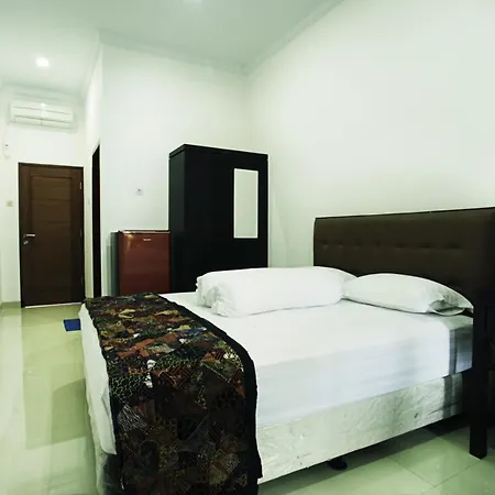 Andelis Homestay Yogyakarta Exterior photo